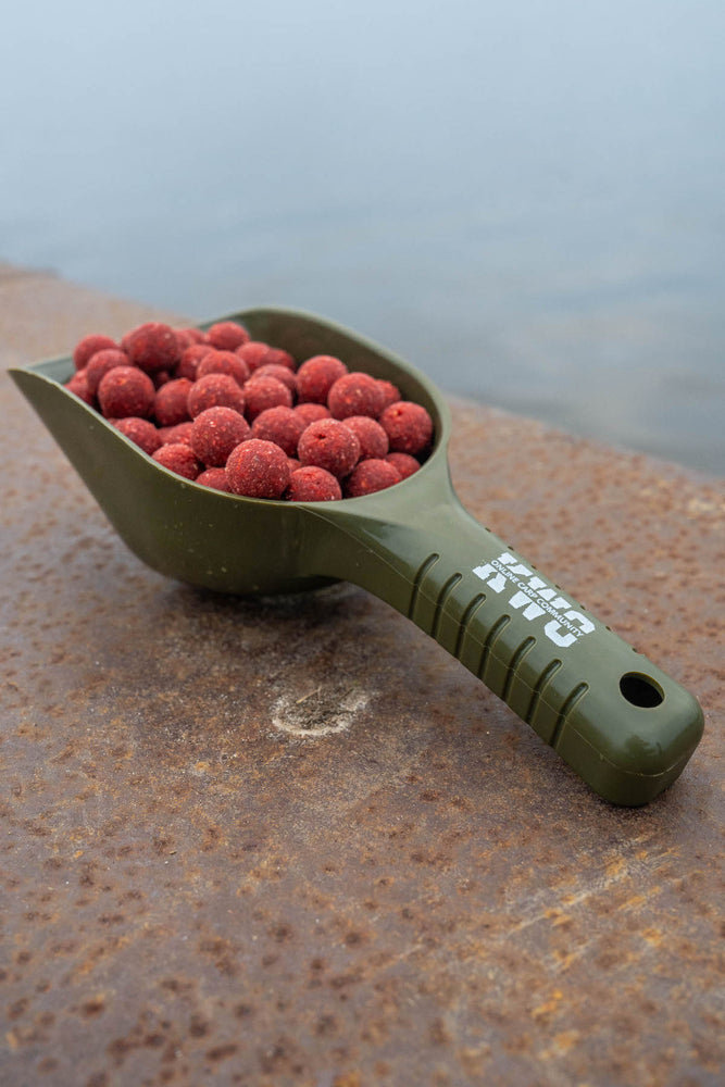 bait scoop met boilies