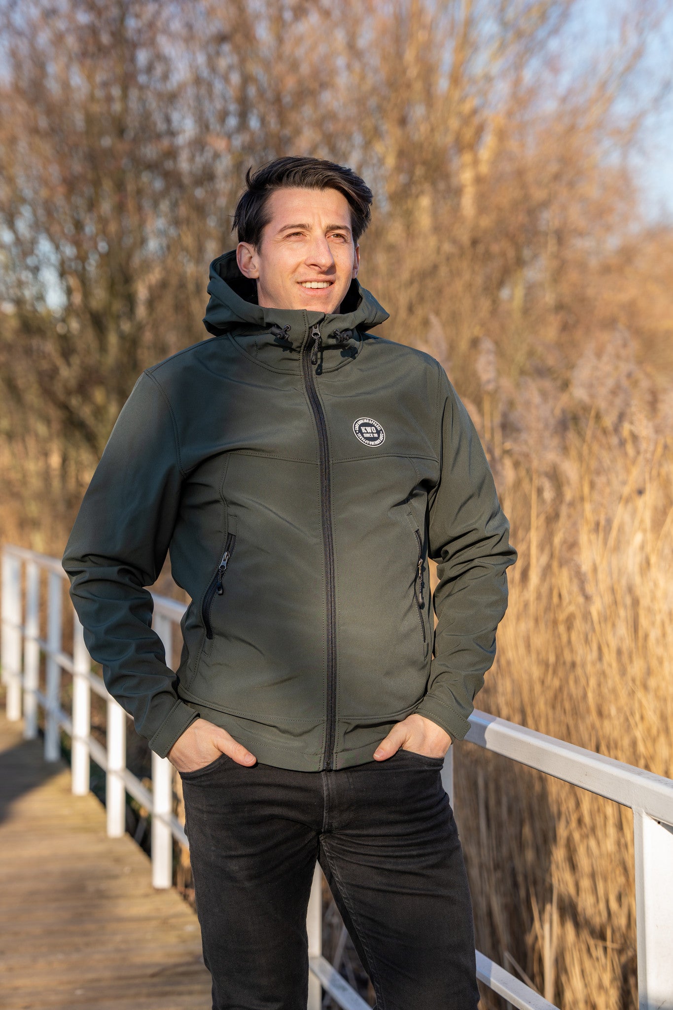 
                  
                    KWO Softshell - Army Green - Kleding - KWO Shop
                  
                