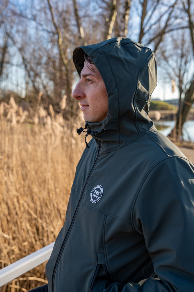 
                  
                    KWO Softshell - Army Green - Kleding - KWO Shop
                  
                