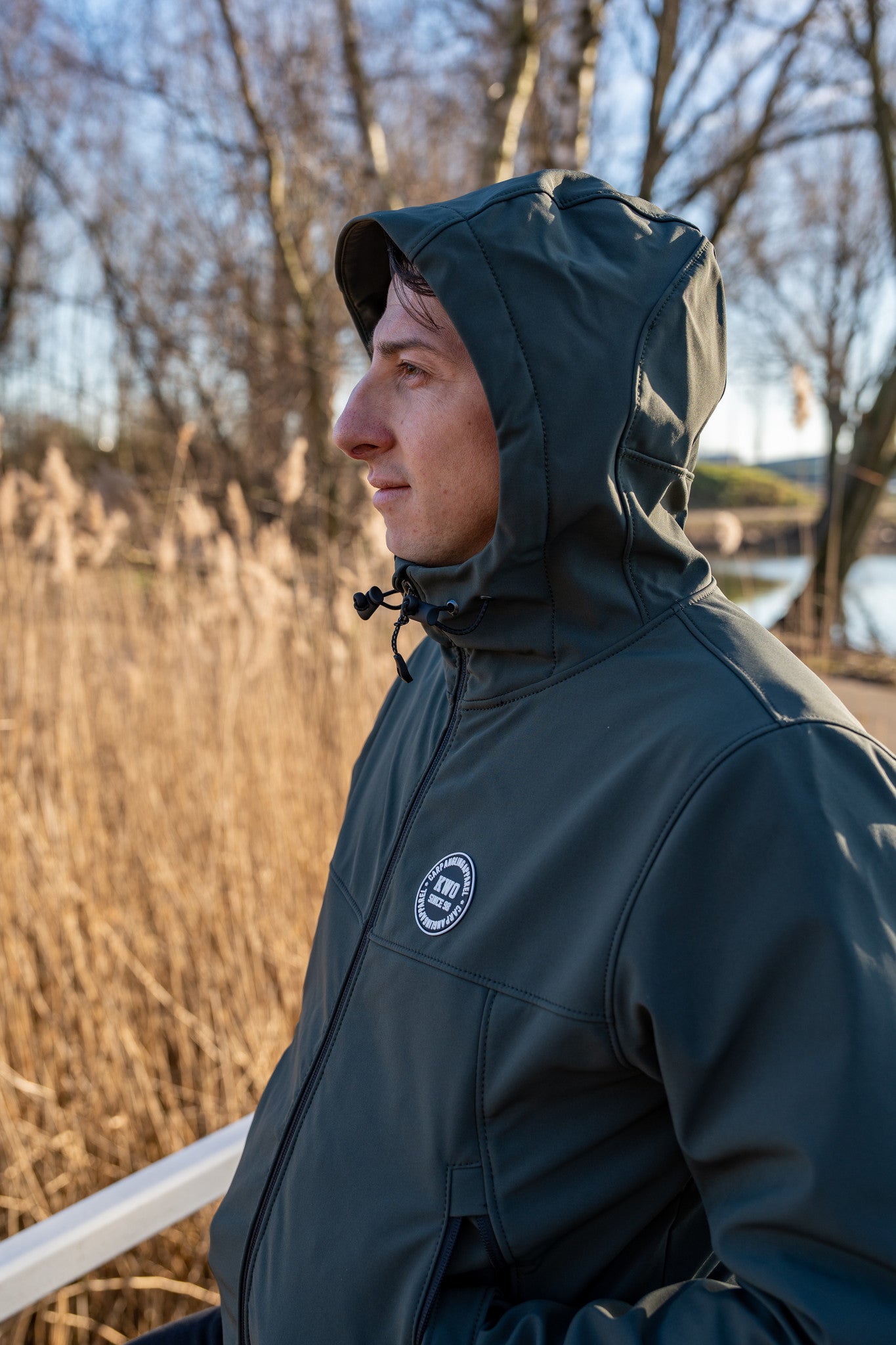 
                  
                    KWO Softshell - Army Green - Kleding - KWO Shop
                  
                